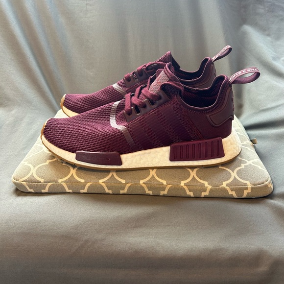 Adidas NMD R1 ”Maroon / Gum” - Picture 4 of 13